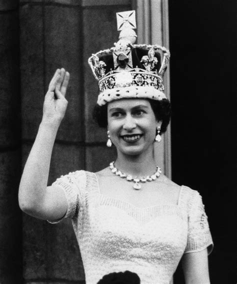 how old was elizabeth when crowned